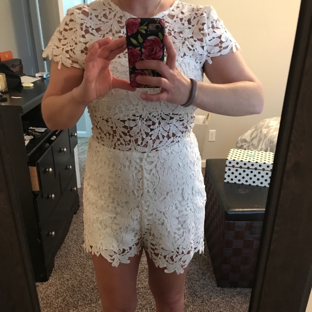 LACE ROMPER - Picture 2 of 8